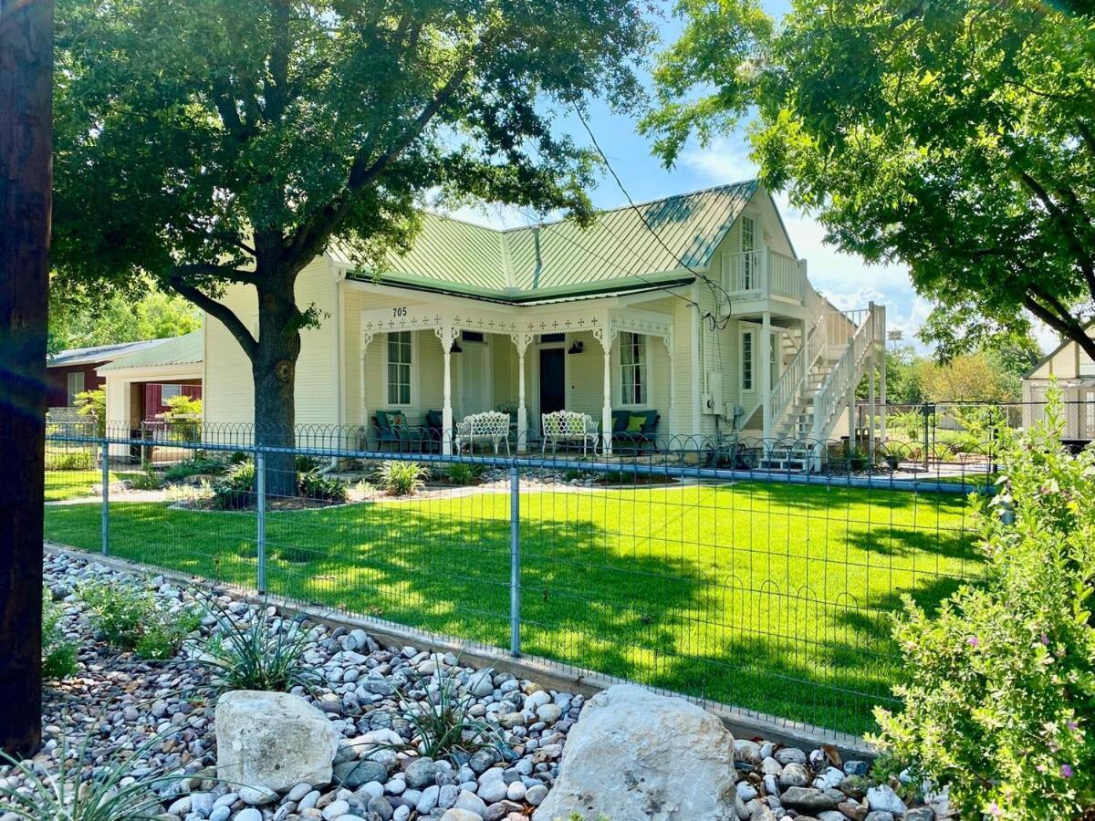 Sunny Charming Retreat: Wine Greenhouse Villa Fredericksburg Exterior photo